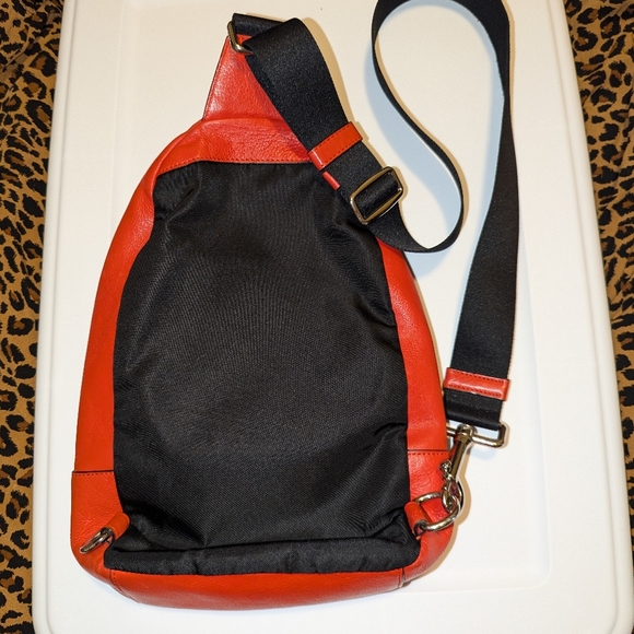 COACH single strap sling bag, pack,crossbody - Picture 2 of 6